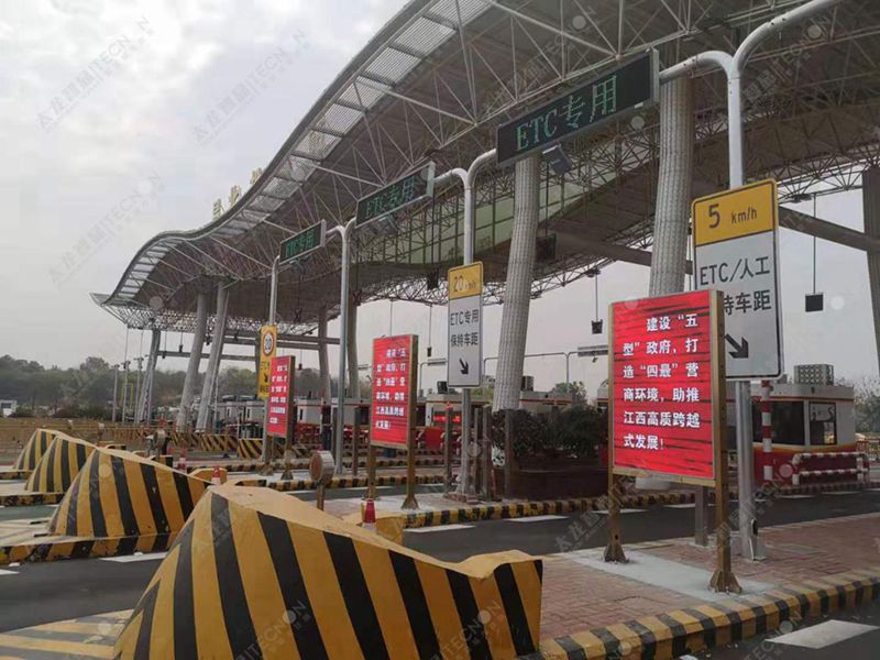 LED廣告機(jī)南昌昌北機(jī)場(chǎng) (5).jpg